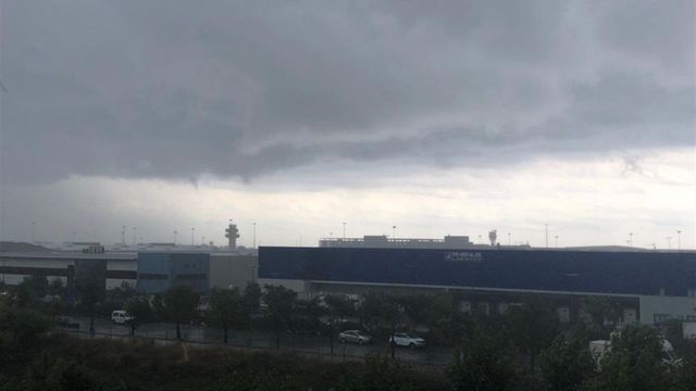 Suspenden los despegues en el Aeropuerto de Barcelona por la gota fría