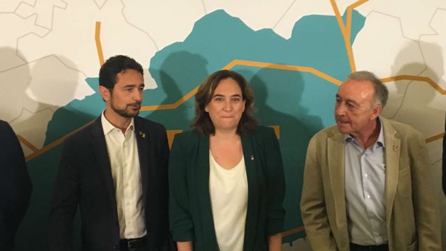 Damià Calvet, Ada Colau y Antoni Poveda en la presentación de la Zona de Bajas Emisiones en Barcelona / RP