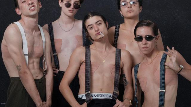 El equipo de Queer That, 'drag kings' en Barcelona / ANA PRADO