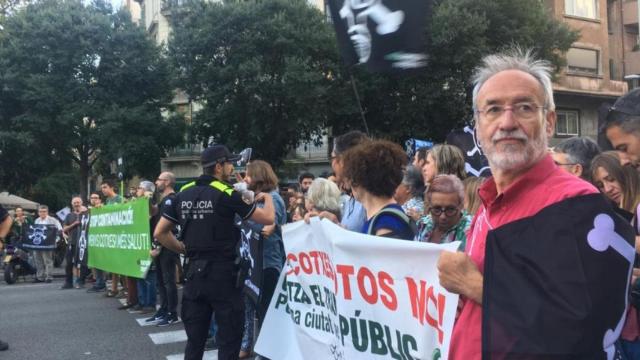 El Eixample ha salido esta tarde a la calle  para decir basta a la contaminación / METRÓPOLI ABIERTA