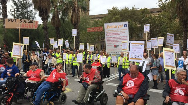 Manifestación en favor del taxi adaptado en Barcelona / RP