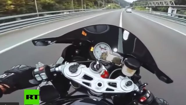 Captura de pantalla del vídeo que muestra el brutal accidente de la bloguera / RT