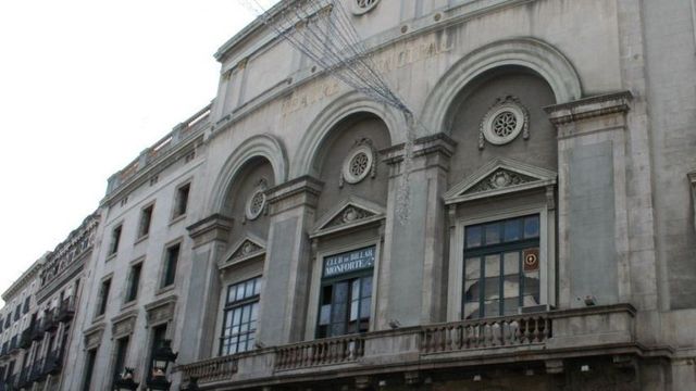 La fachada del Teatro Principal en febrero del año 2017, cuando anunció su cierre / MA