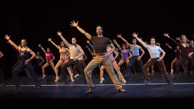 Una escena del musical 'A chorus line' que ahora llega a Barcelona