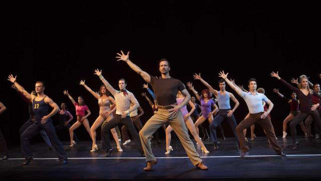 Una escena del musical 'A chorus line' que ahora llega a Barcelona