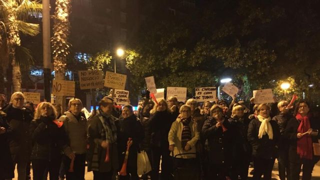 Los vecinos de La Pau protestan contra la inseguridad / ALBA LOSADA