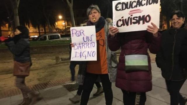 Pancartas que piden civismo / ALBA LOSADA