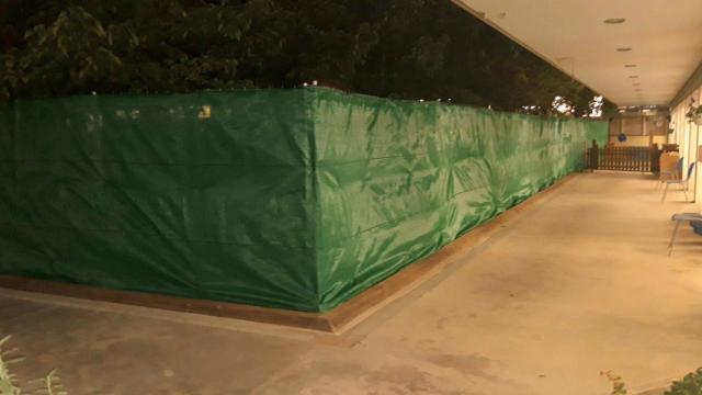 Patio de la guardería Manigua, vallado por la presencia de ratas / AP