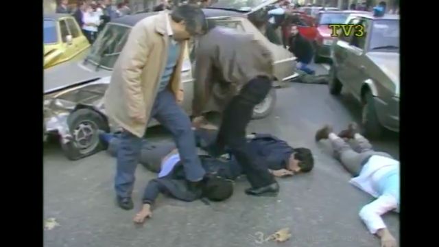 'El Vaquilla', en el suelo (primero por la derecha), durante su arresto en el Eixample de Barcelona en 1984 / TV3