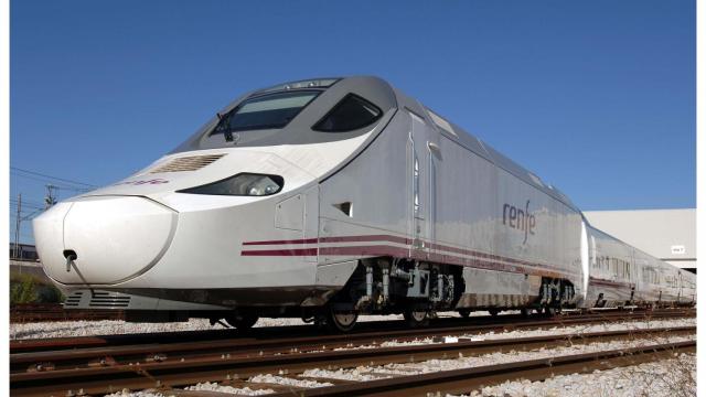 Un tren en Barcelona en una imagen de archivo  / RENFE