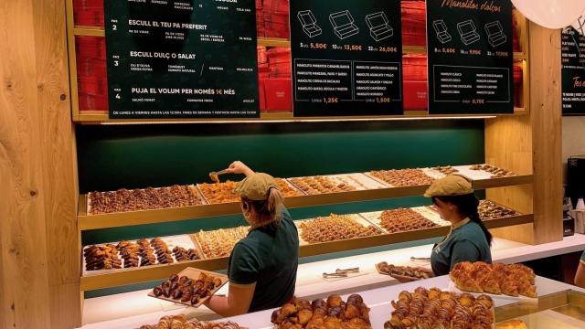 Expositor de la primera tienda de Manolo Bakes en Barcelona / V.M.