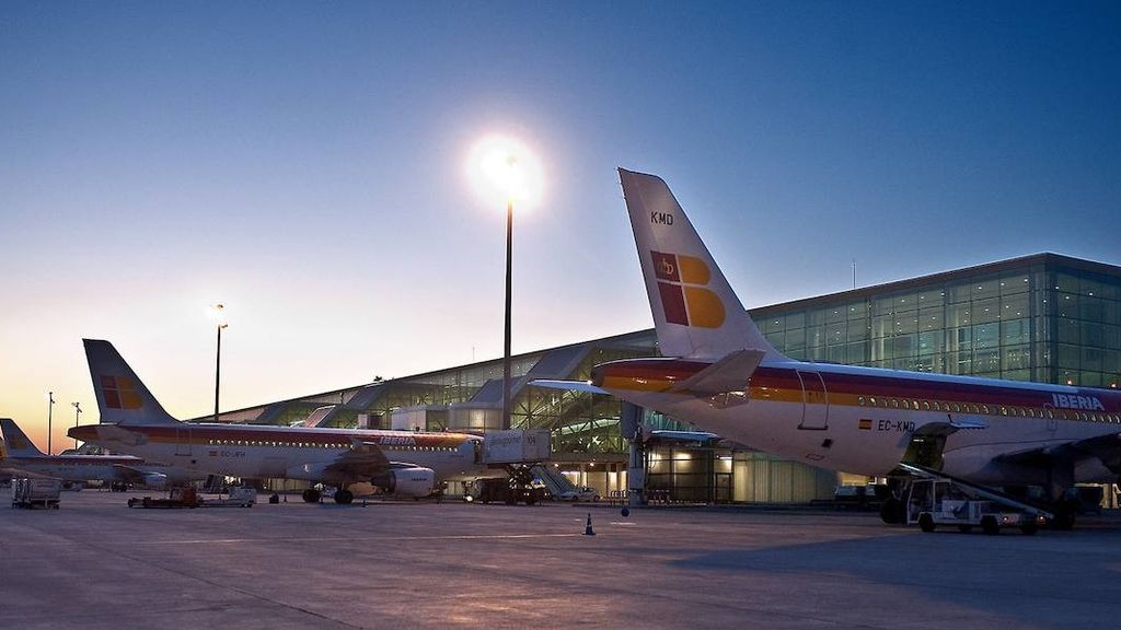 Aeroport de Barcelona amb diversos avions