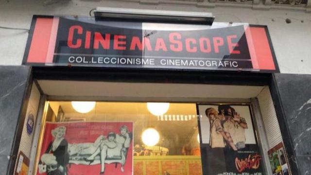 Imagen exterior de la entrada de la librería Cinemascope / TWITTER