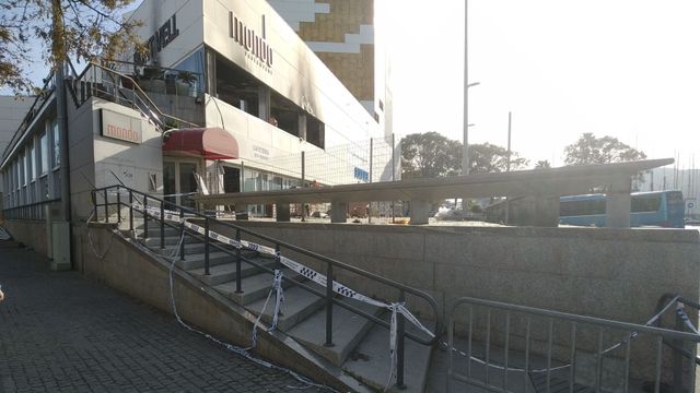 Los accesos al cine Imax, cerrados / JORDI SUBIRANA