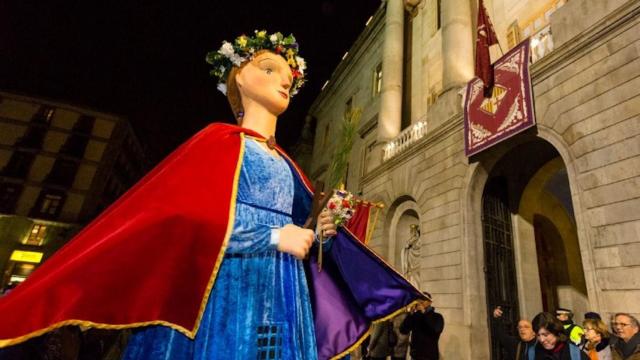 Los gigantes juegan un rol destacado en las Fiestas de Santa Eulàlia de Barcelona / AY DE BARCELONA