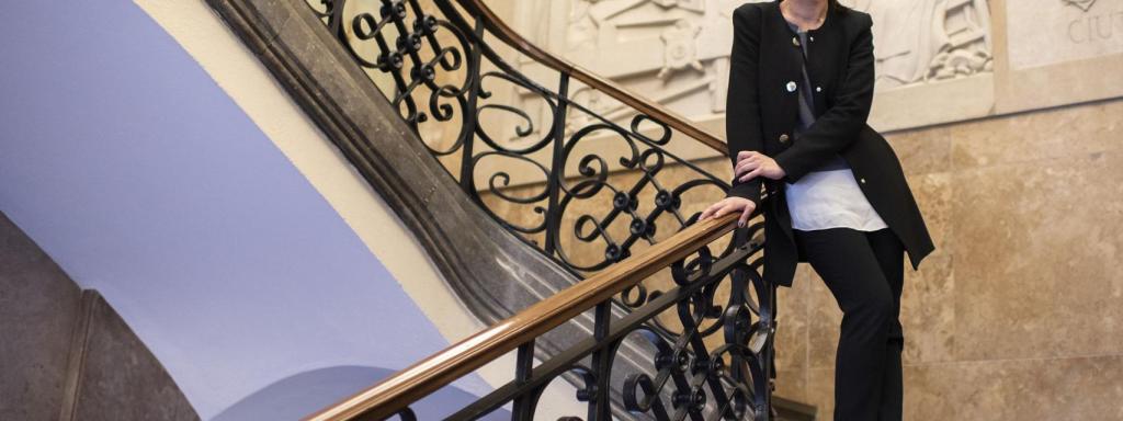 Marta Farrés posa per a Metrópoli Abierta a l'Ajuntament de Sabadell / LENA PRIETO