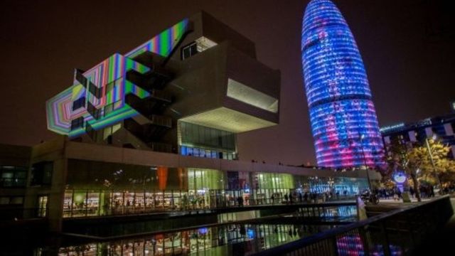 Torre Agbar y Museo del Diseño en Barcelona durante una edición de Llum BCN / EFE