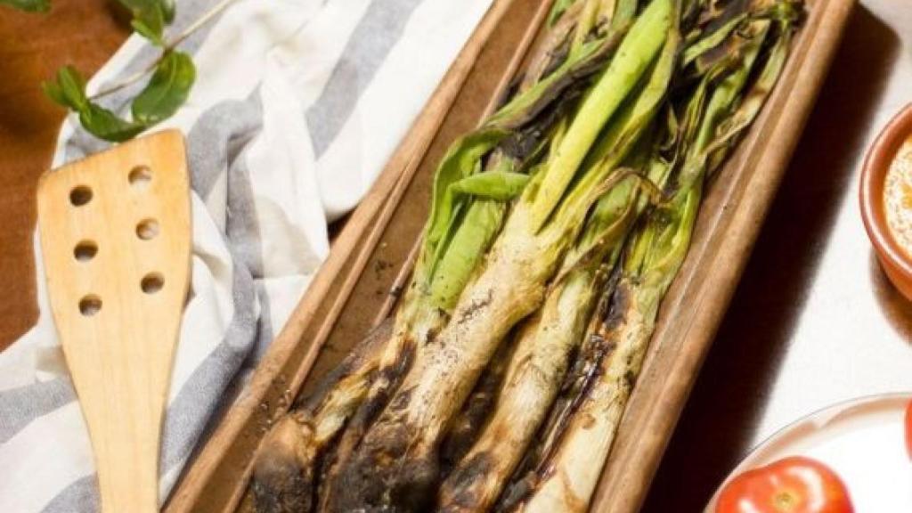 Teja de calçots en una imagen de archivo