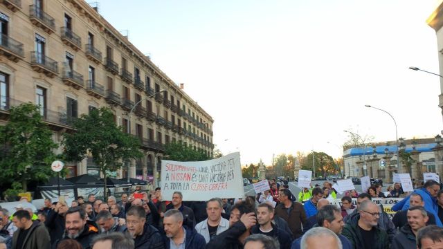 Manifestación de empleados de Nissan esta tarde en Barcelona /  @ocrevolucion
