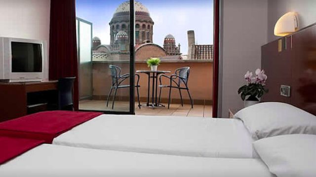 Habitación del Hotel Amrey Santa Pau de Barcelona que ha comenzado a cerrar a causa del coronavirus / GOOGLE MAPS