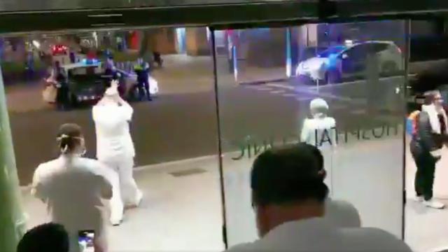 Homenaje de los Mossos a los profesionales del Clínic / MOSSOS