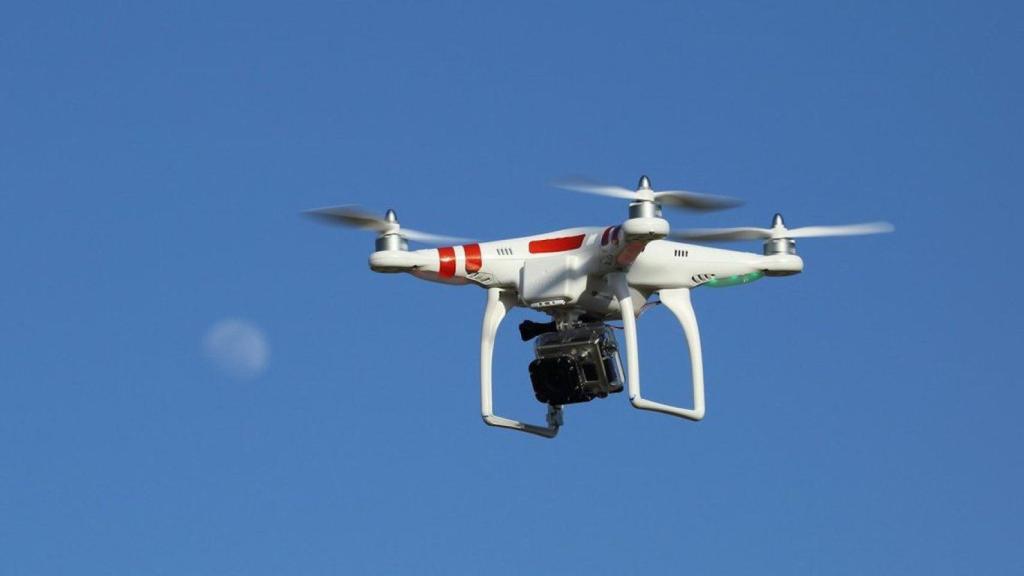 Imagen de archivo de un drone en pleno vuelo / TOURINEWS