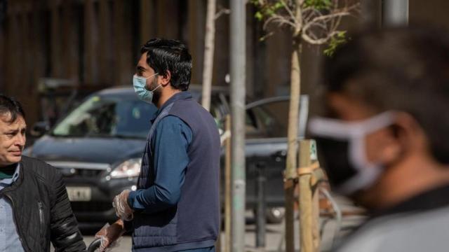 Vosseler reflexiona sobre el futuro tras el coronavirus. En la foto, personas con mascarillas en Barcelona / EUROPA PRESS
