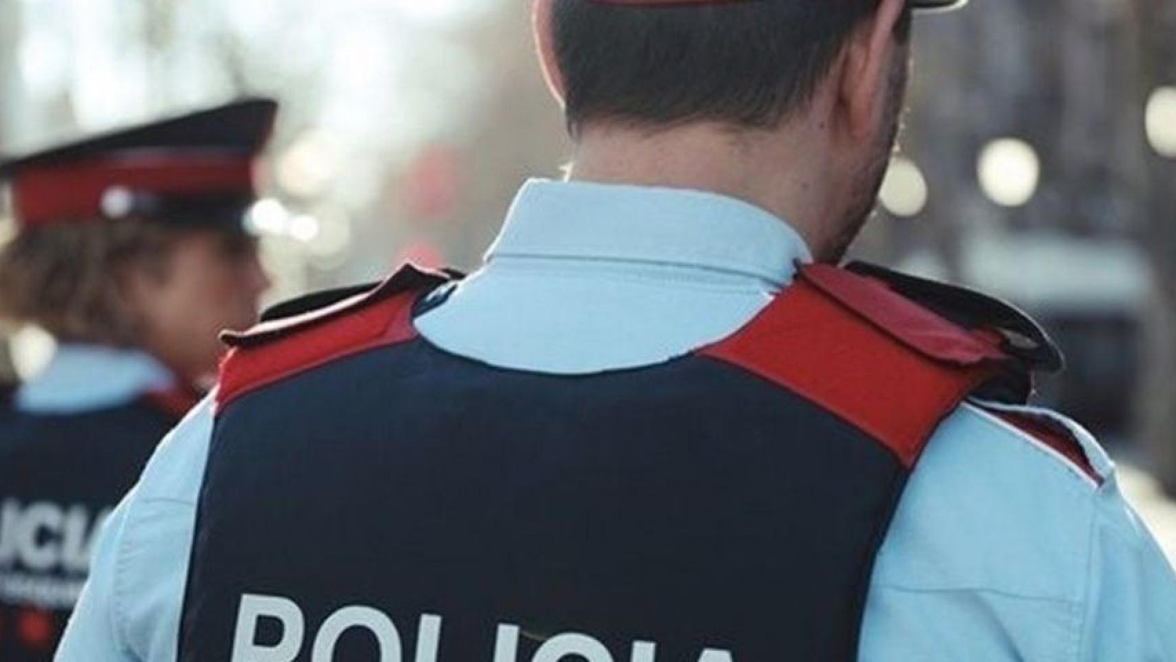 Agentes de los Mossos d'Esquadra, cuerpo policial que ha pillado un bar de Martorell con venta de alcohol y póquer durante el confinamiento / EUROPA PRESS