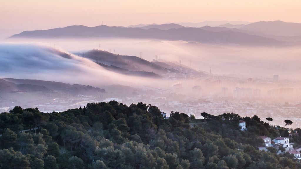 Vista de Barcelona con un mar de nubes en Collserola