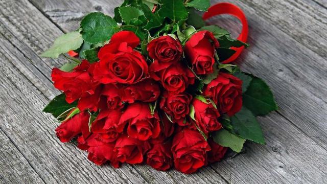 Ramo de Sant Jordi de una de las floristerías a domicilio de Barcelona / PIXABAY