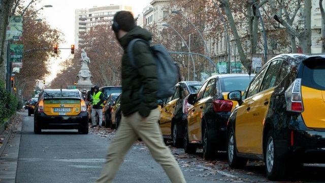 Taxis en la Gran Via, durante una huelga / EFE