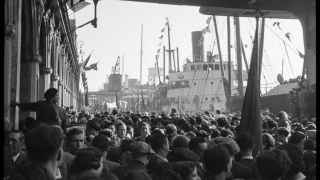 Una de las imágenes más sorprendentes de la Barceloneta durante la Guerra Civil / ANTONI CAMPAÑÀ