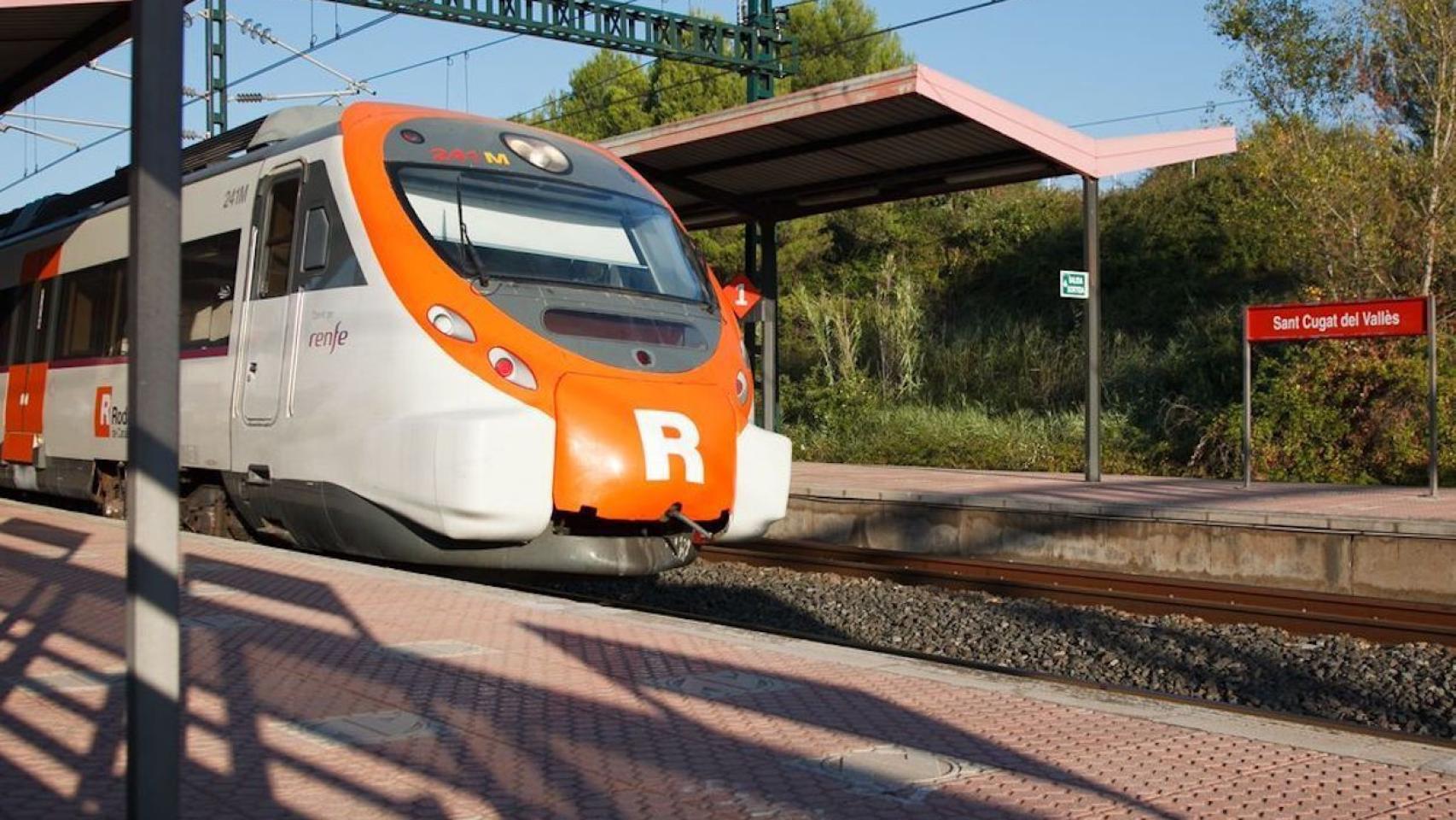 Un tren de Rodalies en la estación de Sant Cugat / AJ. DE SANT CUGAT DEL VALLÈS