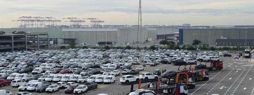 Centro de distribución de Nissan en el Puerto de Barcelona / NISSAN