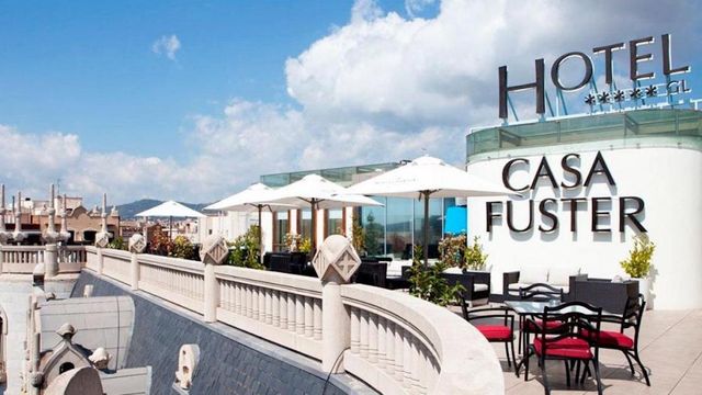 Imagen de la terraza del Hotel Casa Fuster de Barcelona, un alojamiento cinco estrellas / HCF