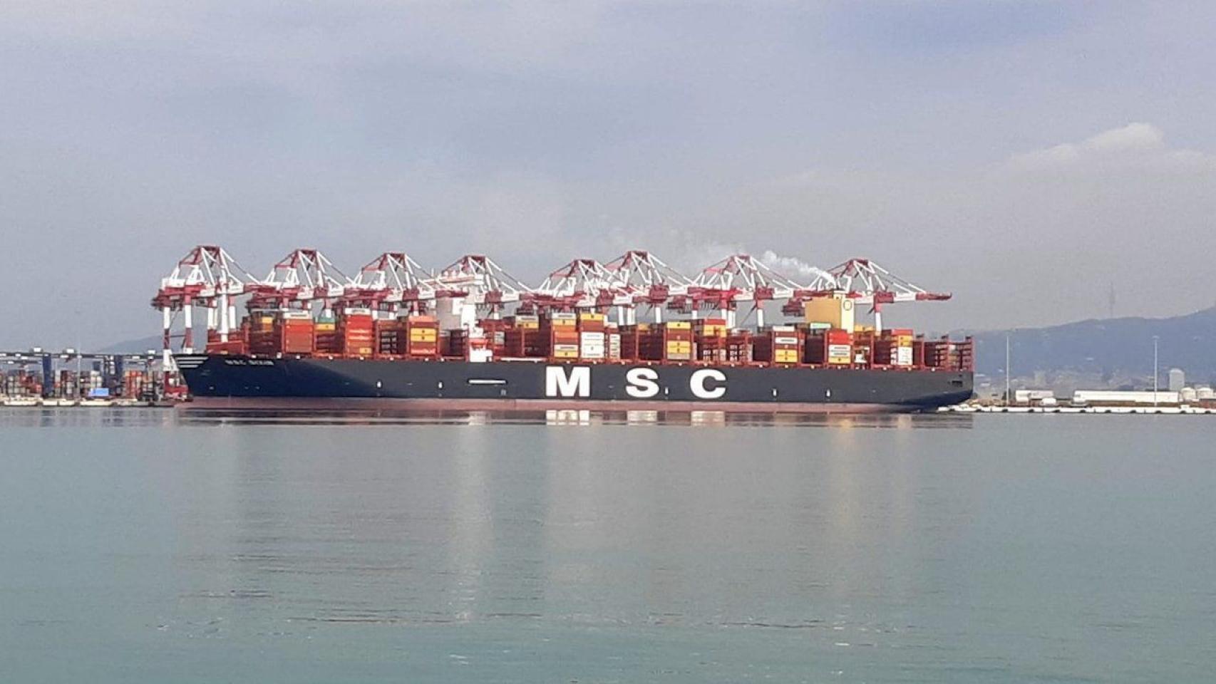 Un portacontenedores en el Port de Barcelona en una imagen de archivo