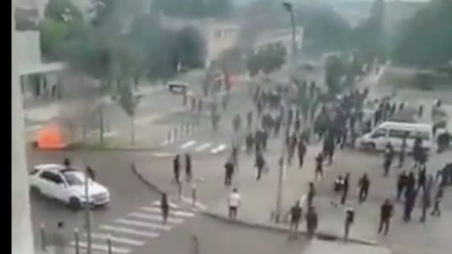 Captura de pantalla de los enfrentamientos entre argelinos y chechenos en Dijon, Francia