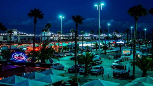 Imagen de la zona de ocio nocturno del Puerto Olímpico de Barcelona / CG