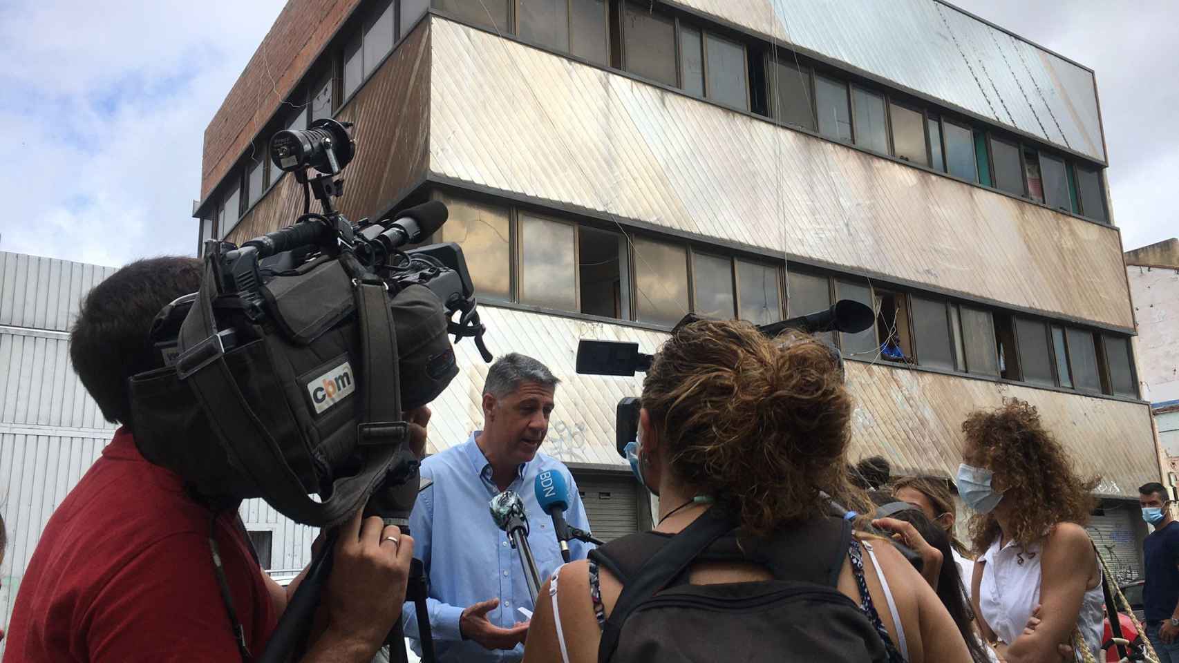 Albiol atendiendo a medios de comunicación en otra convocatoria