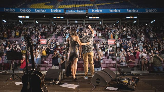 Amaral, en su actuación en el Camp Nou, dentro del festival Cruïlla  / TWITTER FESTIVAL CRUÏLLA