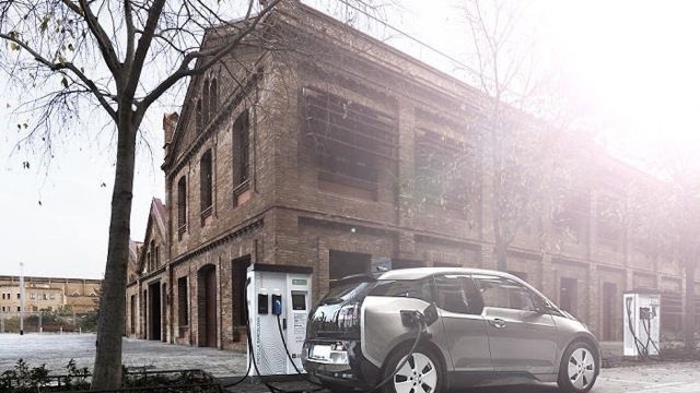 Un punto de recarga para vehículos eléctricos en Barcelona / Ayuntamiento de Barcelona