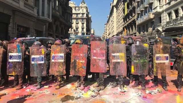Cordón policial de la manifestación de la izquierda independentista contra la concentración del sindicato Jusapol / EUROPA PRESS - DAVID ZORRAKINO