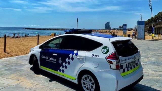 Patrulla de la Guardia Urbana en la Barceloneta