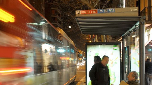 Un autobús de TMB en marcha en Barcelona / ATM