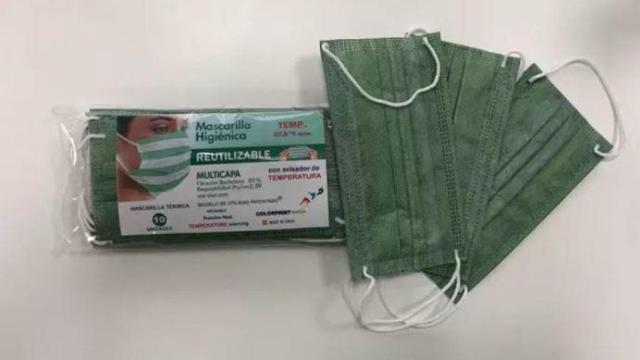 Crean una mascarilla que cambia de color cuando la persona tiene fiebre