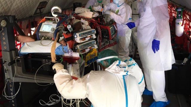 La menor de 11 años trasladada por la Unidad Médica de Aeroevacuación / EJÉRCITO DEL AIRE
