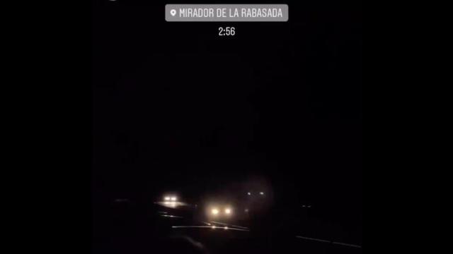 Coches en la carretera de la Arrabassada / TWITTER ÓSCAR RAMÍREZ