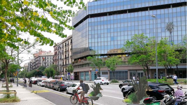 Imagen de un tramo del futuro carril bici de Aragó / AYUNTAMIENTO DE BARCELONA