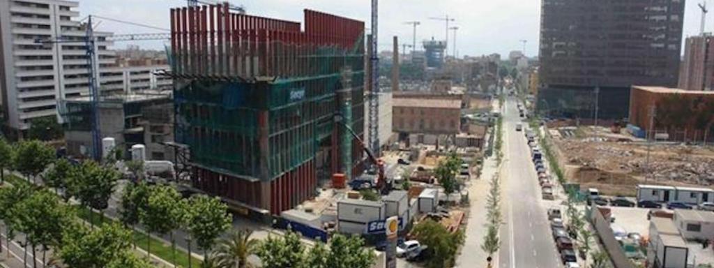Una part del districte tecnològic del 22@, on es farà més habitatge públic i oficines i es prorroga la suspensió de llicències