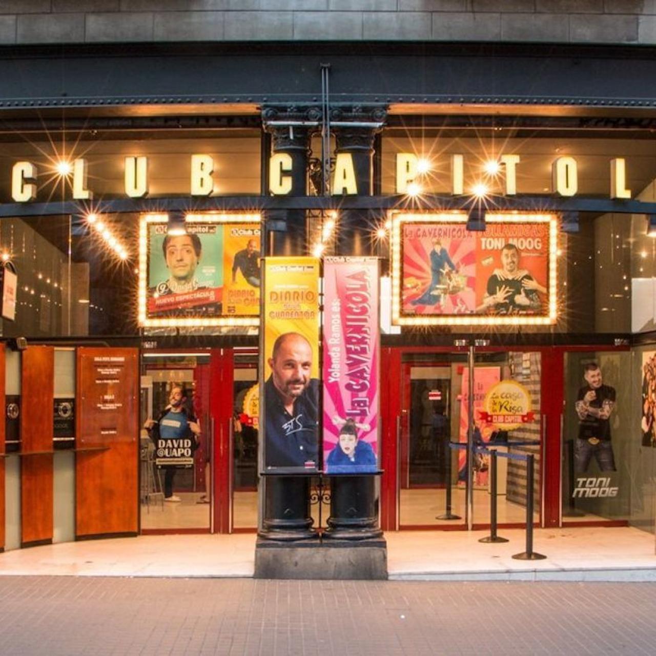 Entrada del Club Capitol abans que el mític teatre abaixés la persiana